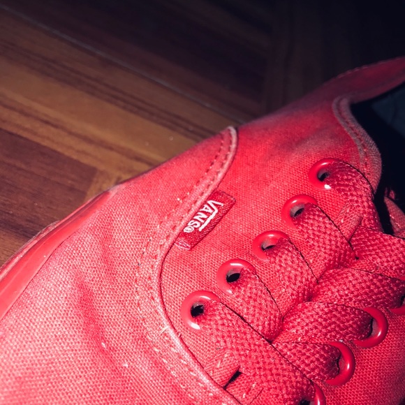 Vans - Picture 5 of 9